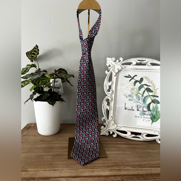 Authentic Gucci tie - Picture 1 of 3